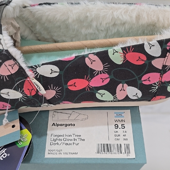 TOMS Colorful Christmas Light Print Shoes - Picture 10 of 10